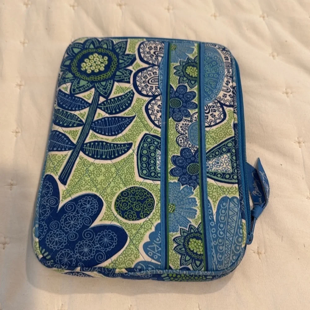 Vera Bradley Doodle Daisy Tablet/Kindle Holder (22)